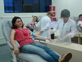 Servidores em atividade de doação de sangue