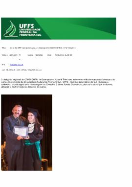 Aluna da UFFS Laranjeiras recebe homenagem do CORECONPR durante formatura