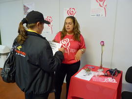 Entrega dos laços - Campanha Outubro Rosa
