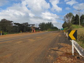 Terraplenagem, drenagem pluvial e pavimentação das vias internas – Campus Laranjeiras do Sul