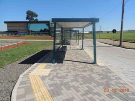 Execução de rotas acessíveis entre os blocos e estacionamento – Campus Chapecó