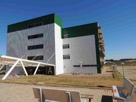 Revestimento metálico do Bloco A do Campus Erechim