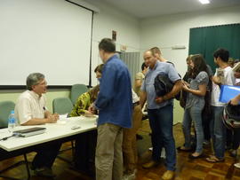 Mesa redonda e lançamento de livro