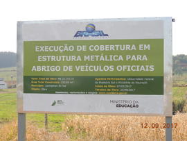 Instalação de abrigos para veículos oficiais - Campus Laranjeiras do Sul