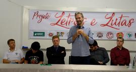Projeto de extensão "Letras e Lutas"