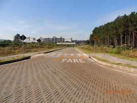 Terraplenagem, drenagem pluvial e pavimentação das vias internas – Campus Chapecó
