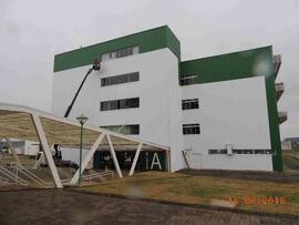 Revestimento metálico do Bloco A do Campus Erechim