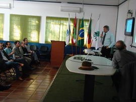 Apresentação sobre fruticultura ao curso de Agronomia