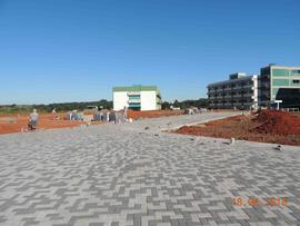 Execução de rotas acessíveis entre os blocos e estacionamento – Campus Chapecó