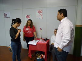 Entrega dos laços - Campanha Outubro Rosa
