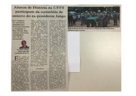 Alunos de História participam da cerimônia de enterro de Jango