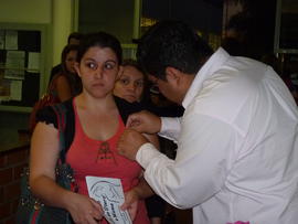Entrega dos laços - Campanha Outubro Rosa