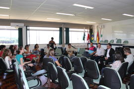 Reunião entre vice-reitor e turmas