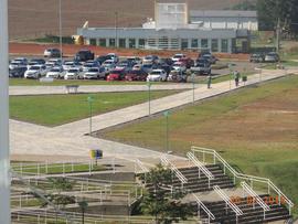 Execução de rotas acessíveis entre os blocos e estacionamento – Campus Chapecó