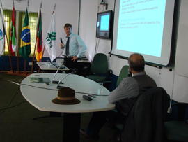 Apresentação sobre fruticultura ao curso de Agronomia