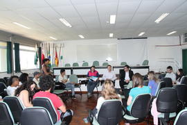 Reunião entre vice-reitor e turmas