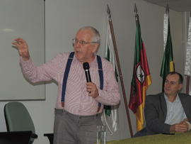 Palestra com o professor Attico Chassot no III SEPE