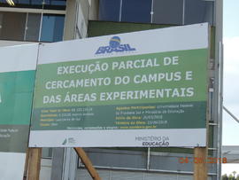 Instalação de cercas - Campus Laranjeiras do Sul