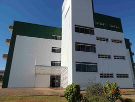 Revestimento metálico do Bloco A do Campus Erechim